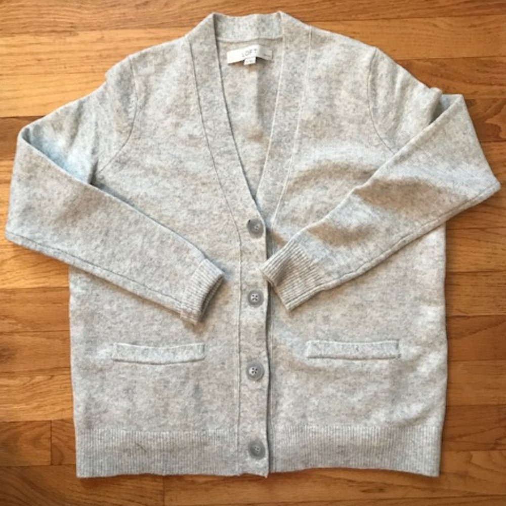 Loft, Heather grey long sleeve sweater, pockets, buttondown, Size P/Med